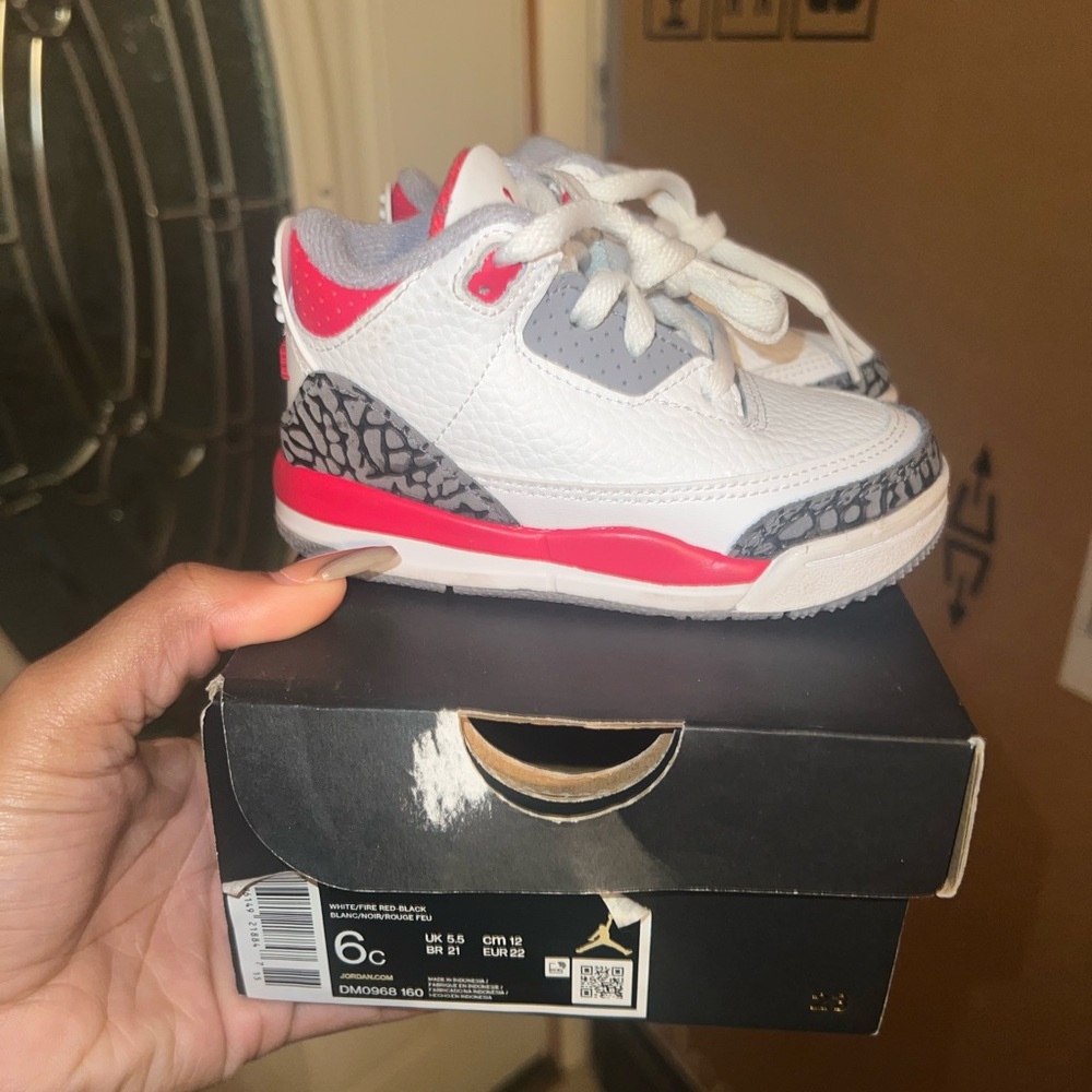 JORDAN 3 RETRO Kids White and Red Sneakers